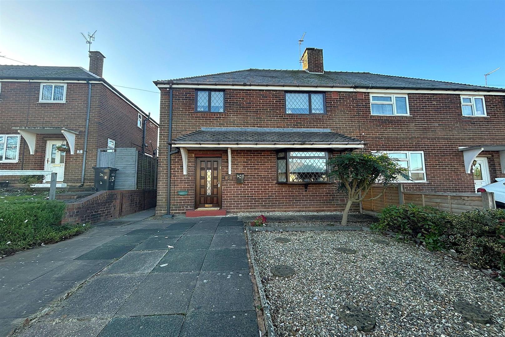 3 bed property in Queensway, Stourbridge